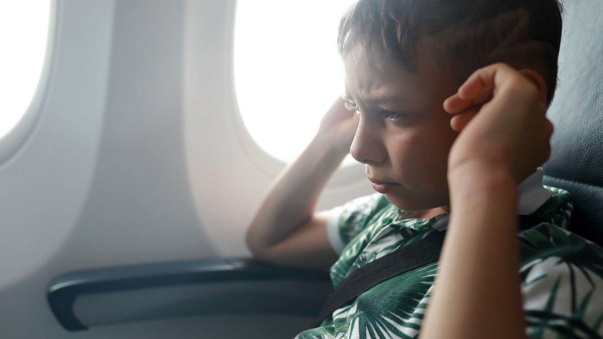 como prevenir el dolor de oidos al volar